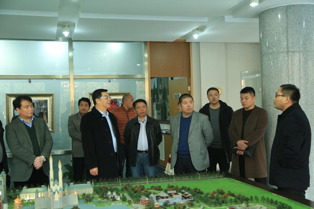 刘润保书记参观beat365建设规划沙盘